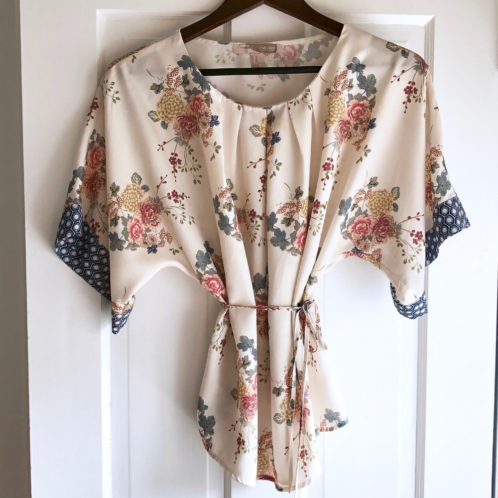 XS floral blouse with side tie